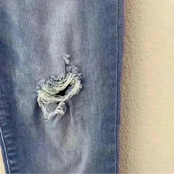 Celebrity Pink Distressed Skinny Jeans  size 25 - Picture 12 of 15